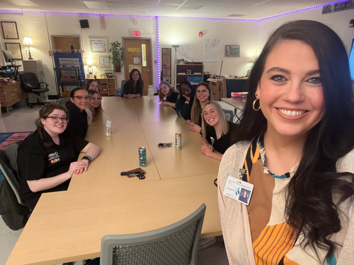 cpkcareercenter's tweet photo. Thank you, @drbnwalker, for visiting Early Childhood Education today! Your passion for and love of education was evident and the students enjoyed your authenticity! We appreciate all you do to serve the students of @cpschoolsva! 💚🌪💙#3Cs #ProudtobeCCC #ALLIN https://t.co/NYJHdTlHQj