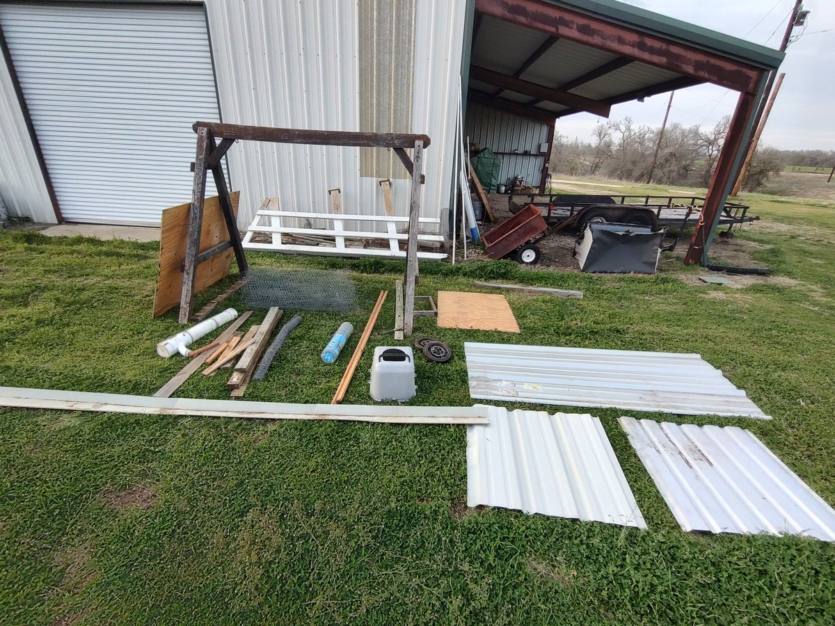Controltowerst1's tweet photo. 98% #reclaimed materials and some intuition going towards my first #diy #chickentractor.
This will be used to move my meat birds around my yard. ( I hope ) ππ π
I'll be piecing it together throughout the week.
#homestead #MondayMotivation https://t.co/Rj1BduP6iX