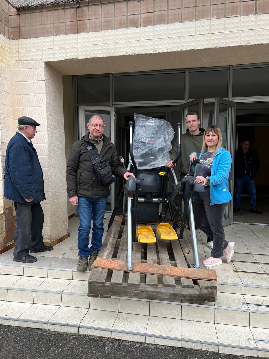 defendukraini's tweet photo. 2/13/2024 Kyiv Ukraine 🇺🇦 

A modern Cybex simulator was handed over to the state medical and social center for war veterans, Boryspil district

Less than 2 months after our container 9 #ProjectTatyana left Vancouver 🇨🇦 

Hope it helps rehab hundreds of heroes

#ProjectInvictus https://t.co/4NJEW3V0oH