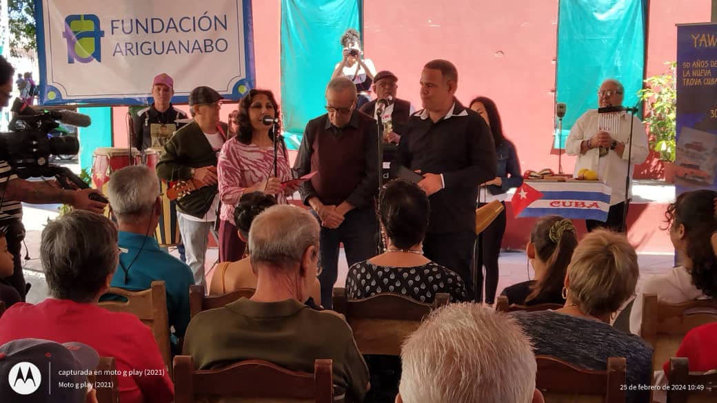 Ariguanabo105_3's tweet photo. Durante la Peña del Río del último domingo de febrero, el tenor ariguanabense Rodolfo Chacón recibió la distinción Raíces que otorga la UNEAC.
@dirariguanabo https://t.co/qVHZFFApk8