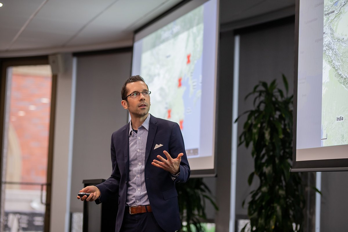Thomas Talhelm (@thomastalhelm) on Twitter photo I had fun (despite the rain!) visiting <a href="/USCGouldLaw/">USC Gould Law</a> and <a href="/USCPsychology/">USC Psychology</a> to talk about manspreading. Thanks for hosting! <a href="/aanobs/">Norbert Schwarz</a> <a href="/DOyserman/">Daphna Oyserman</a> 👏 I had fun (despite the rain!) visiting <a href="/USCGouldLaw/">USC Gould Law</a> and <a href="/USCPsychology/">USC Psychology</a> to talk about manspreading. Thanks for hosting! <a href="/aanobs/">Norbert Schwarz</a> <a href="/DOyserman/">Daphna Oyserman</a> 👏