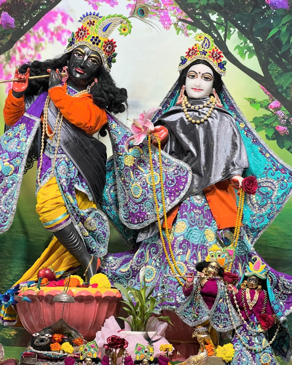 iskconchd's tweet photo. 27th Feb2024 - श्री श्री राधा माधव मंगल आरती दर्शन🥰
🙌
हरे कृष्ण हरे कृष्ण कृष्ण कृष्ण हरे हरे।
हरे राम हरे राम राम राम हरे हरे।। 📿✨
#krishna #iskcon #motivation #success #love #innovation #education #future #india #creativity #inspiration #life #quotes #Chandigarh #Devotio https://t.co/Q4Fjzu9Gy0