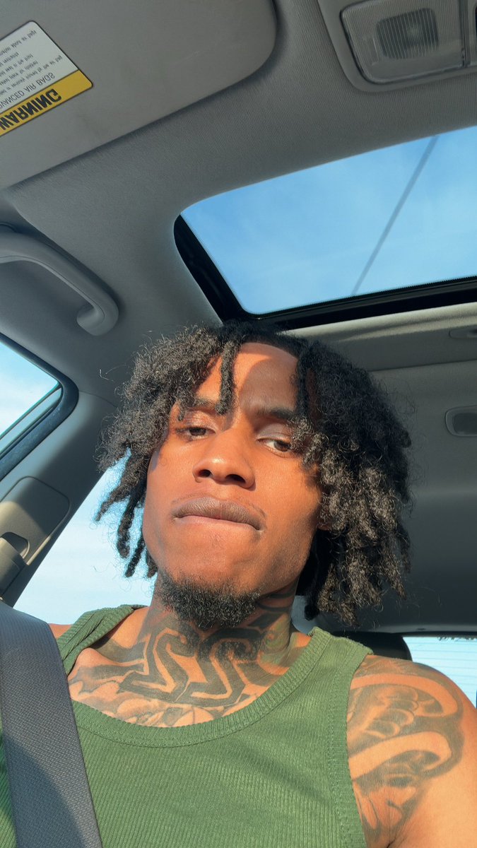 Timbo22god's tweet photo. My haircuts turn u on? 👀 https://t.co/l4somAabas