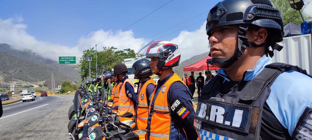 Sostuve una nueva jornada del Consejo Ministerial de Seguridad, con autoridades de los cuerpos policiales y de la #FANB, a fin de revisar la Seguridad Ciudadana en Venezuela y establecer estrategias para la consolidación de la paz en el país.