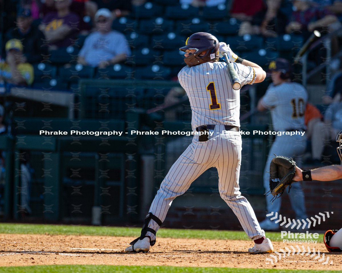 phrakephoto's tweet photo. Jake Larson (1) Designated hitter Jr. Minnesota Gophers @jake_larson6 @KL_Baseball #gophernation
@GopherBaseball
#Gophers #mngophers #gopherbaseball https://t.co/rNuFaUrILw