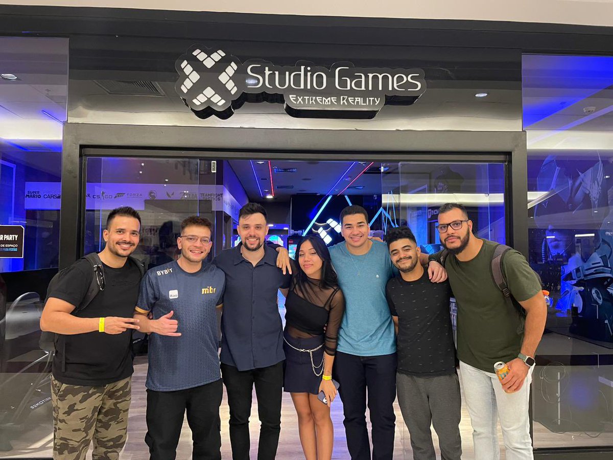 Este final de semana tive uma das melhores experiências dos últimos tempos com a comunidade competitiva de COD!

Com mais de 18hrs de transmissão nos dois dias, tive o prazer de voltar pra onde foi o começo da minha carreira e dessa vez, muito mais preparado

Obrigado por tudo 🎤