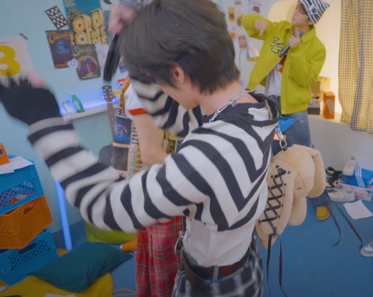 gyuchuu's tweet photo. also to make it clear this is my favorite becmgyv outfit ever https://t.co/6QRWpvepWN