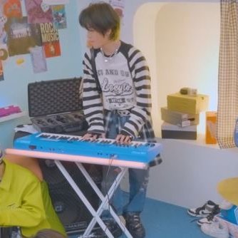 gyuchuu's tweet photo. also to make it clear this is my favorite becmgyv outfit ever https://t.co/6QRWpvepWN