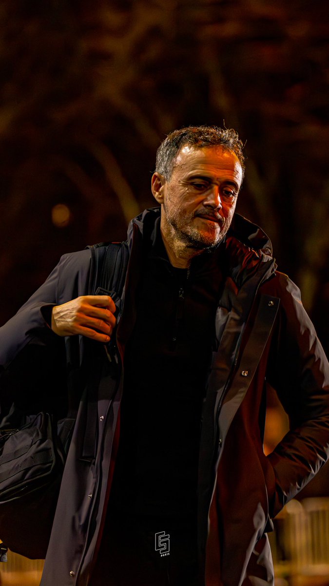 Donc que je résume ce que je peux entendre : ❌ On critiquait les anciens entraîneurs du PSG parce qu’ils n’osaient pas toucher aux stars ❌ Aujourd’hui on critique Luis Enrique… parce qu’il fait des choix et se permet de faire sortir Mbappé Franchement… ridicule…