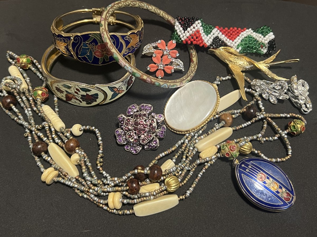 Jewelry LOT Vintage #Rhinestones #Cloisonne Beads Wearable &/or Crafts FREE SHIP

#vintagejewelry #jewelrylot #ebayfinds #ebaylots #jewelry #beads #funfashion #crafting 

 ebay.com/itm/2666926398… #eBay via @eBay