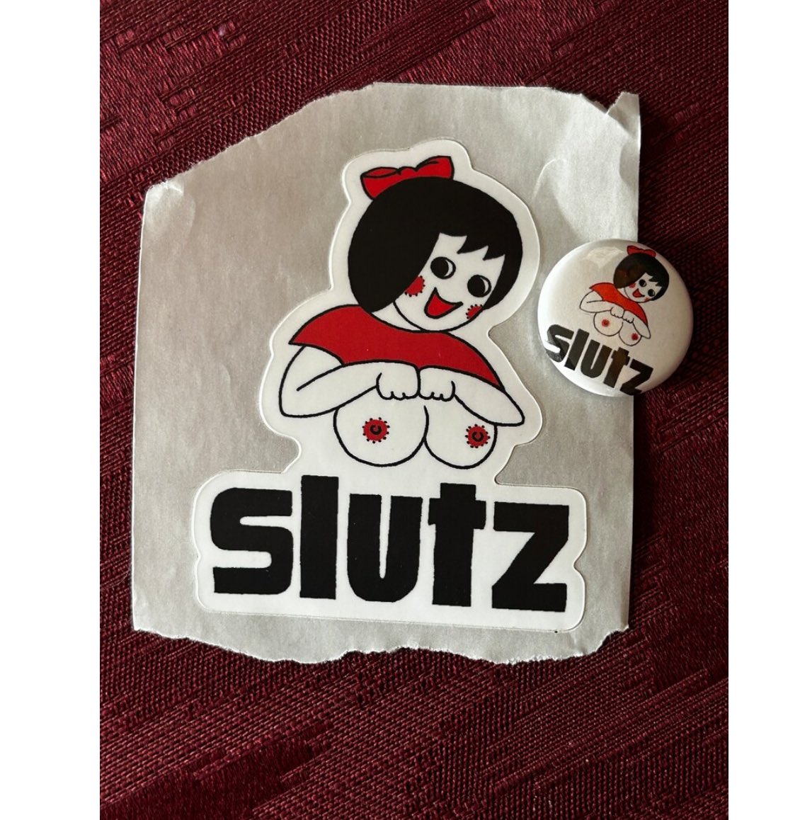 JolieRuin's tweet photo. More new stuff....
⚡️https://t.co/bfVyURNZyt⚡️
#artprint #collageart #mixedmedia #jolieruin #smashthepatriarchy #hammertime #destroythepatriarchy #putapower #girlpower #girlstothefront #slutz #utz #snack #pinbackbutton #pin #button #sticker #stickers #riotgrrrl #riotgrrrlpress https://t.co/zFNEpCX0th