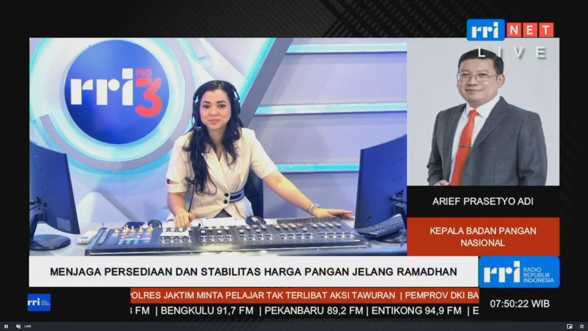 RRIPrograma3's tweet photo. #live
Sdg berlangsung dialog dgn topik Menjaga Persediaan & Stabilitas Harga Pangan Jelang Ramadhan bersama Arief Prasetyo Adi-Kepala Bapanas yg dipandu oleh Risty Rustarto
Selengkapnya dengarkan di 88,8FM & RRI Digital
#IMP #RRIPRO3 https://t.co/gWxIL474WH