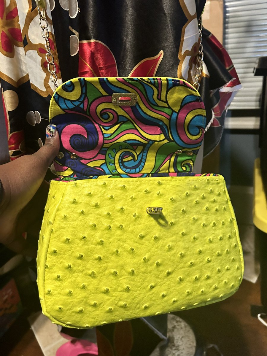ANM1981Customs's tweet photo. My first but definitely not my last Mabel by Swoon patterns. This bag is so cute and quick to come together. I used neon yellow ostrich faux leather for the exterior and a colorful Ankara cotton print for the lining. It features a short grab handle, flip lock and crossbody strap. https://t.co/37TAoEw2jH