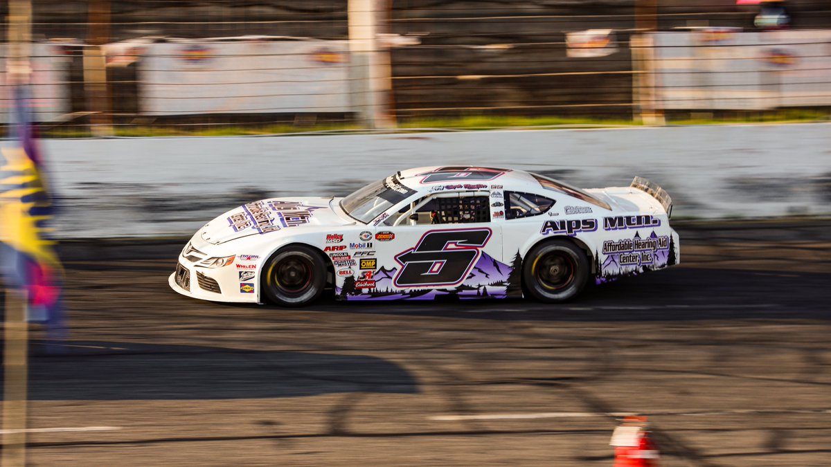team_dhr's tweet photo. It's a 6 and 28 show this weekend at Hickory Motor Speedway for the Season Opener 🔥

♦ @Clark_Houston6 is back in the Alps Mtn Affordable Hearing Hickory #6 LMSC for twin 40's
♦ Bub Haney will be driving his #28 #GWPinc LLM for 35 laps

Racing at 6:00pm sharp on Saturday! https://t.co/CBCZN9BjVY
