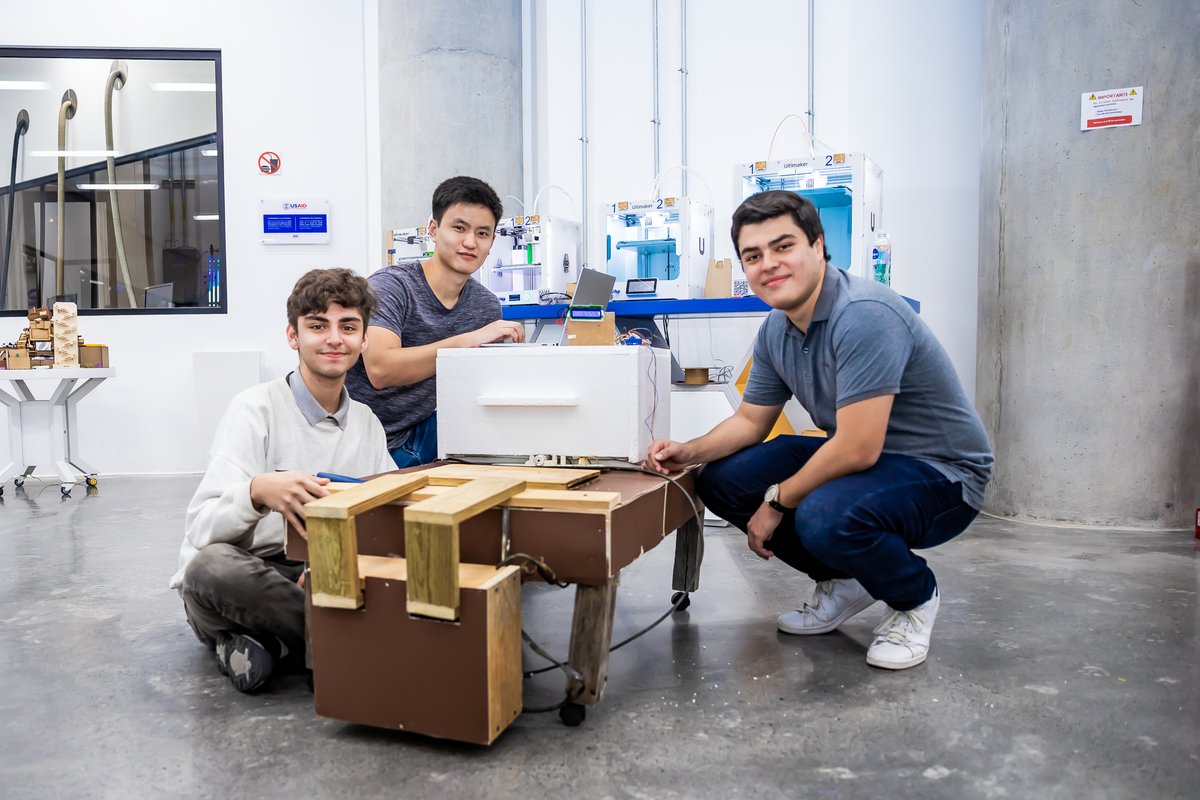 uvggt's tweet photo. 🔧 En UVG aprendemos activamente. 

Para los estudiantes de Ingeniería Mecánica, es importante aprender sobre el vínculo entre el calor y los demás tipos de energía al realizar sus proyectos de termodinámica. ☀️ 

Conoce más de esta carrera: https://t.co/ol79mTgMb9 https://t.co/aVTtQFSJiF