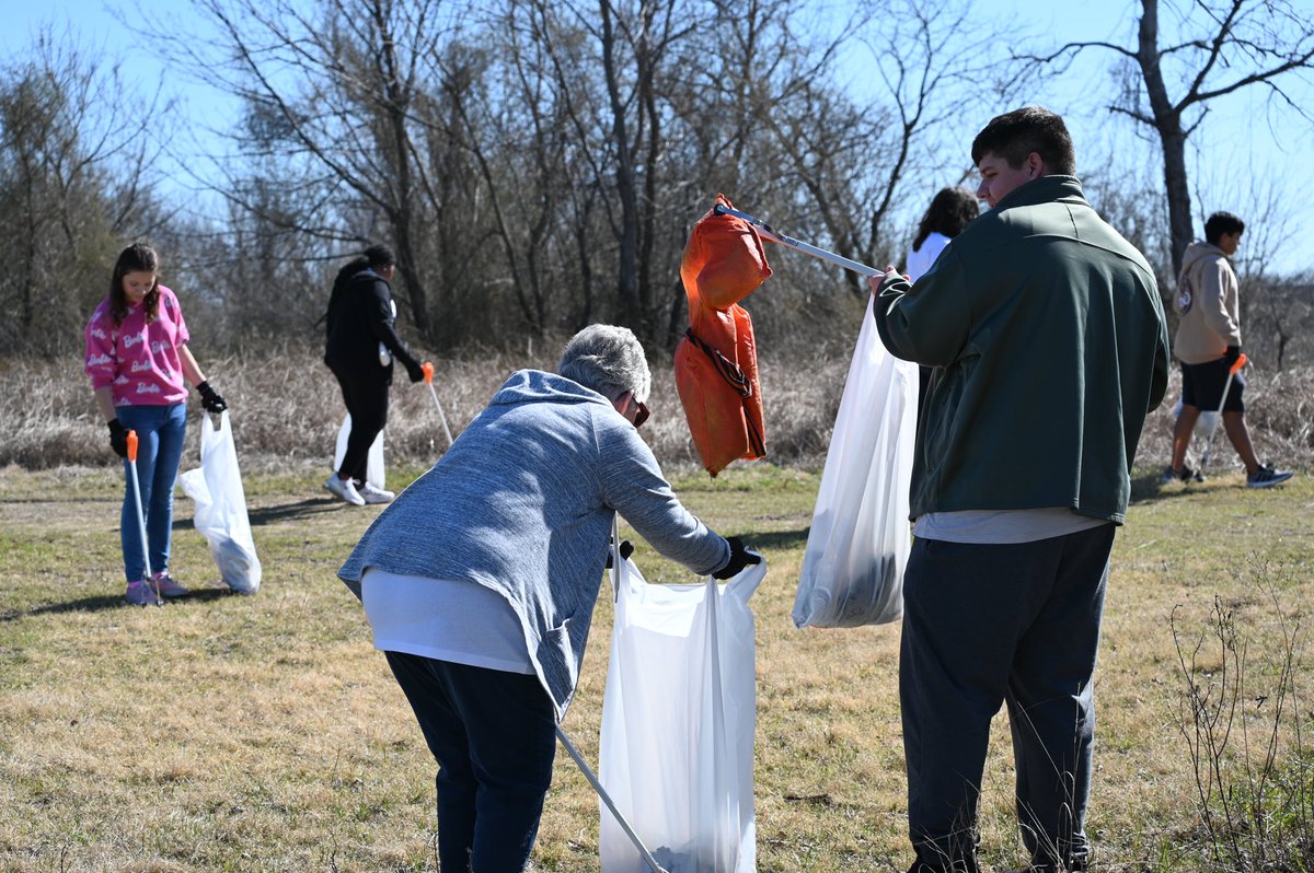 TCAtexas's tweet photo. 800 lbs of litter removed from the area surrounding Bardwell Lake thanks to ~25 volunteers that decided to take action this past Saturday.
Check out our upcoming events at https://t.co/KXzTCHQK24
#TXCAT #TakeAction #SaveWildlife #volunteer #Texas #RewildingTexas https://t.co/UW3z61V2T3