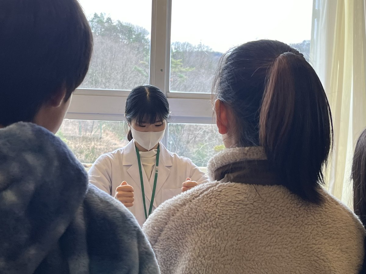 sunplaza_group's tweet photo. 先日、交野市の小学校にて学校薬剤師講義をさせていただきました😊薬の種類や正しいお薬の飲み方、そして薬物乱用のお話も。このような活動を通して、薬剤師という存在を知ってもらったり、お薬をきちんと飲むこと、危険な薬物は絶対に使ってはいけないということを知っていただけたら嬉しいです。 https://t.co/o3Q3Kj4euH