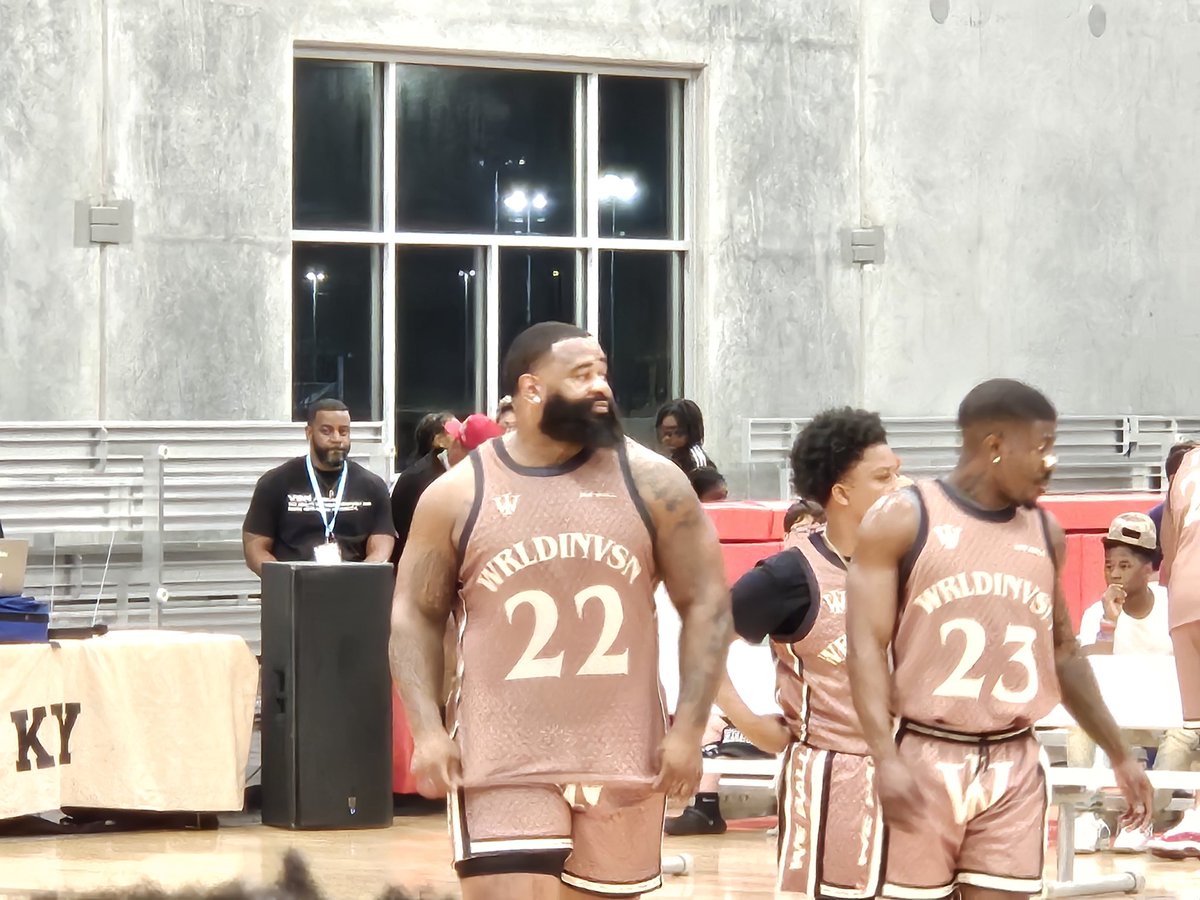 BelinsonMatt's tweet photo. Big crowd at the Ruston Sports Complex tonight for the third annual WRLDINVSN Celebrity Basketball Game, benefiting local youth.

Isaiah Buggs, former Bearcat and recent SB Champion for the Chiefs, #GramFam QB Julian Calvez, and #LATech HC Sonny Cumbie among those in attendance. https://t.co/sx2LNGiSKB
