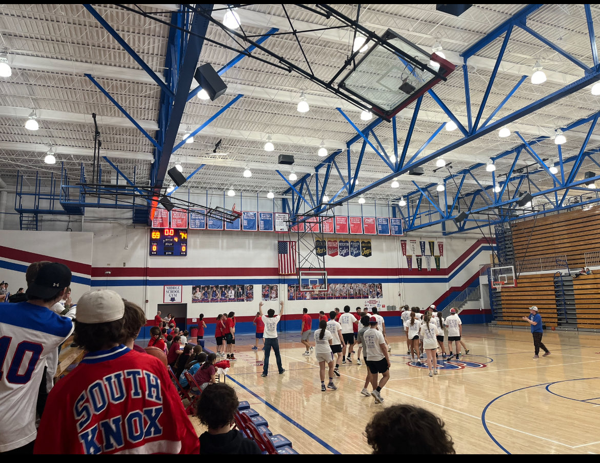 KurtPhegley's tweet photo. The #SouthKnox2024Seniors accomplished the impossible in winning the Seniors vs. Staff match up.  🏀 😱 ⁦@skathletics⁩ https://t.co/H4G2PJj7c0