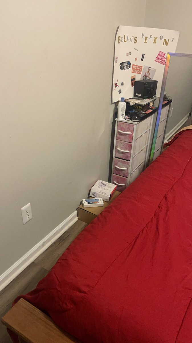 BrishaBadd's tweet image. How much you wanna bet my room stay wayyyy cleaner now 🥴🫢🤭 #LessStress #LessMess