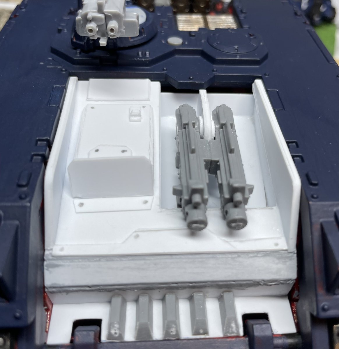 Velox_Mortis's tweet photo. Taking shape

#landraider #warhammer40000 #warhammercommunity #miniatureconversion #spacemarines #landraidermkiib #wip https://t.co/DZEeSCYfBM