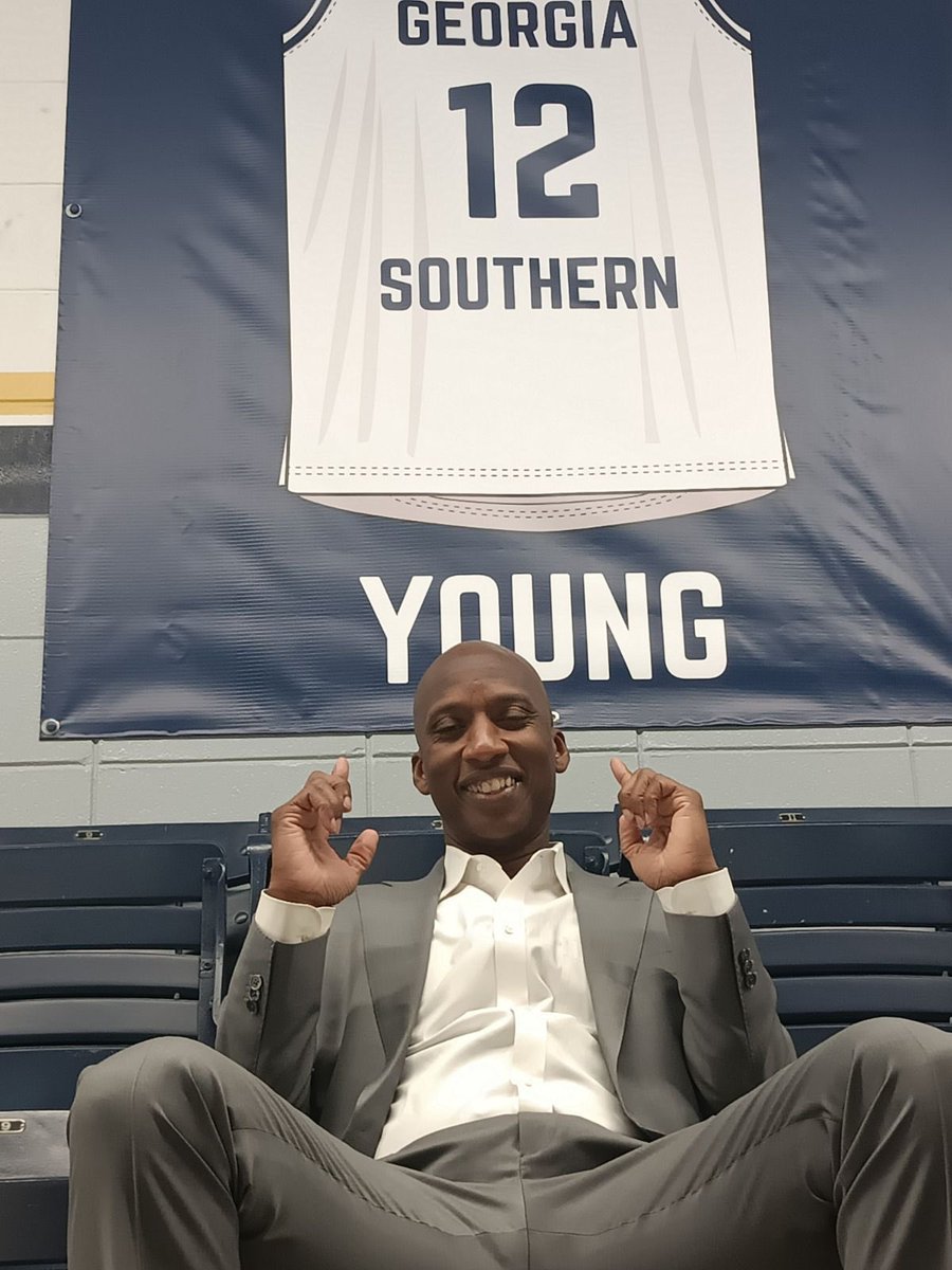 CoachSEEWHY12's tweet image. I want to say thank you to every single coach , teammate, and support staff member that I’ve ever worked or played with…..I know that life is a team sport…you guys all helped me as a student athlete at The Real GSU and I truly appreciate you! #TrueBlue #Gata 🤟🏿❤️🙏🏿