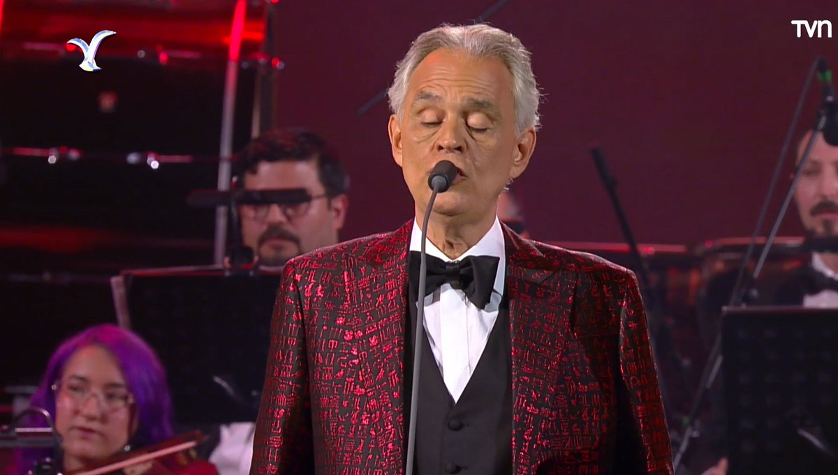 TVN's tweet photo. 🎶#Viña2024

Simplemente impresionante👏: Andrea Bocelli enmudece al Monstruo con su preciosa voz🎵

📡 Sigue la señal en vivo: https://t.co/erjwwZgwzq
📡 Sigue la señal Multicam en vivo: https://t.co/erjwwZgwzq
📡Sigue la señal Social Room: https://t.co/kdW1UqlwpM
📡 Señal de #TVNPlay: https://t.co/1xjzBEYSDl