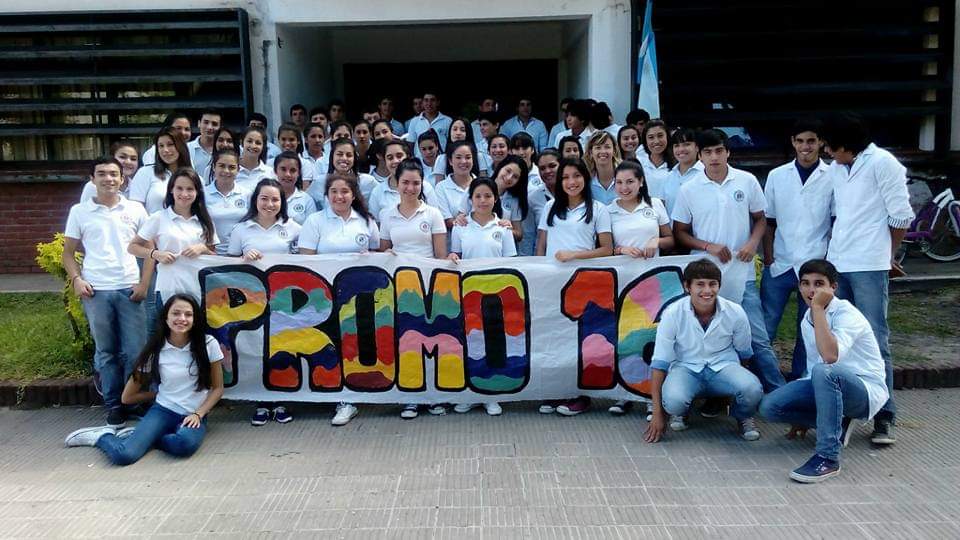 En mis tiempos UPD era esto. Una foto todos juntos y a pelarse 😅