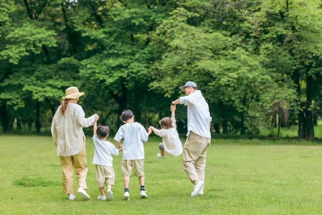 今日は絆の日です🤝
バレンタインデーとホワイトデーの間に設けられた日で、絆の「ず(2)な(7)」を27日と見立てて決定したそうです🩷
年明けから災害をはじめ暗いニュースも多いですが、家族・恋人・友人だけでなく、地域や周りの人とのさまざまな絆を感じ、人と人とのつながりを大切にしたいですね👨‍👩‍👧‍👦