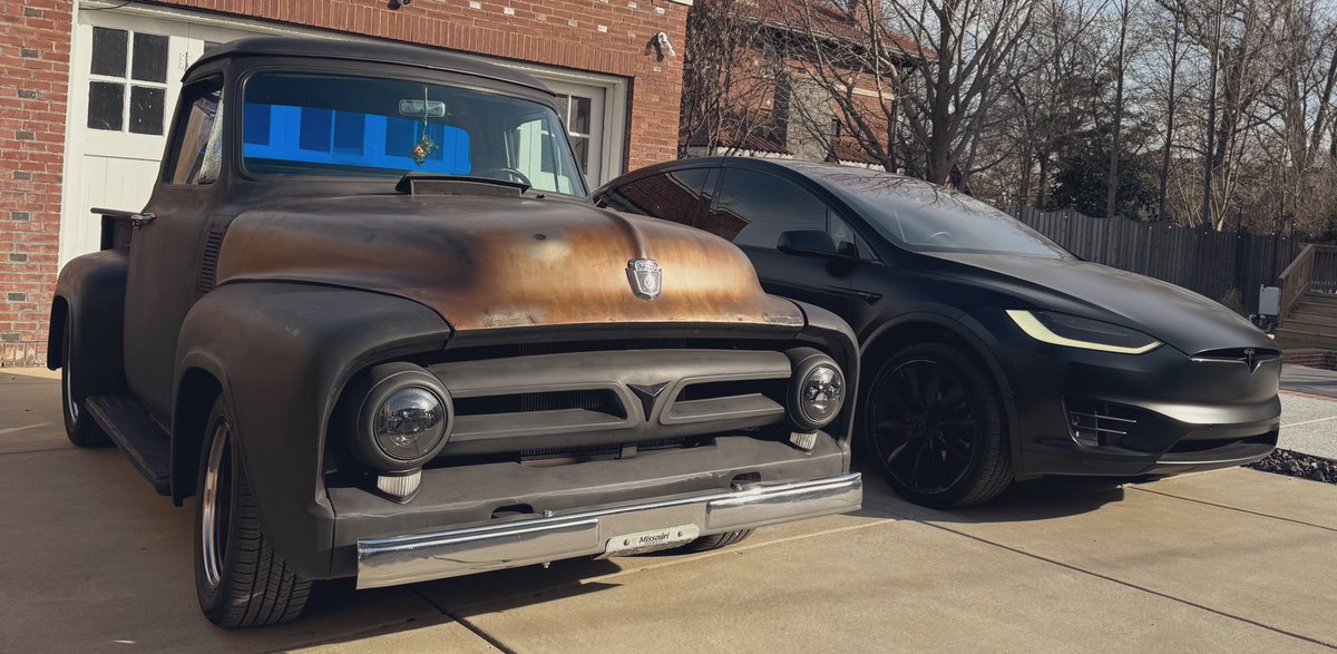 Darkside's tweet image. Legacy &amp;amp; Lithium catching some sun.