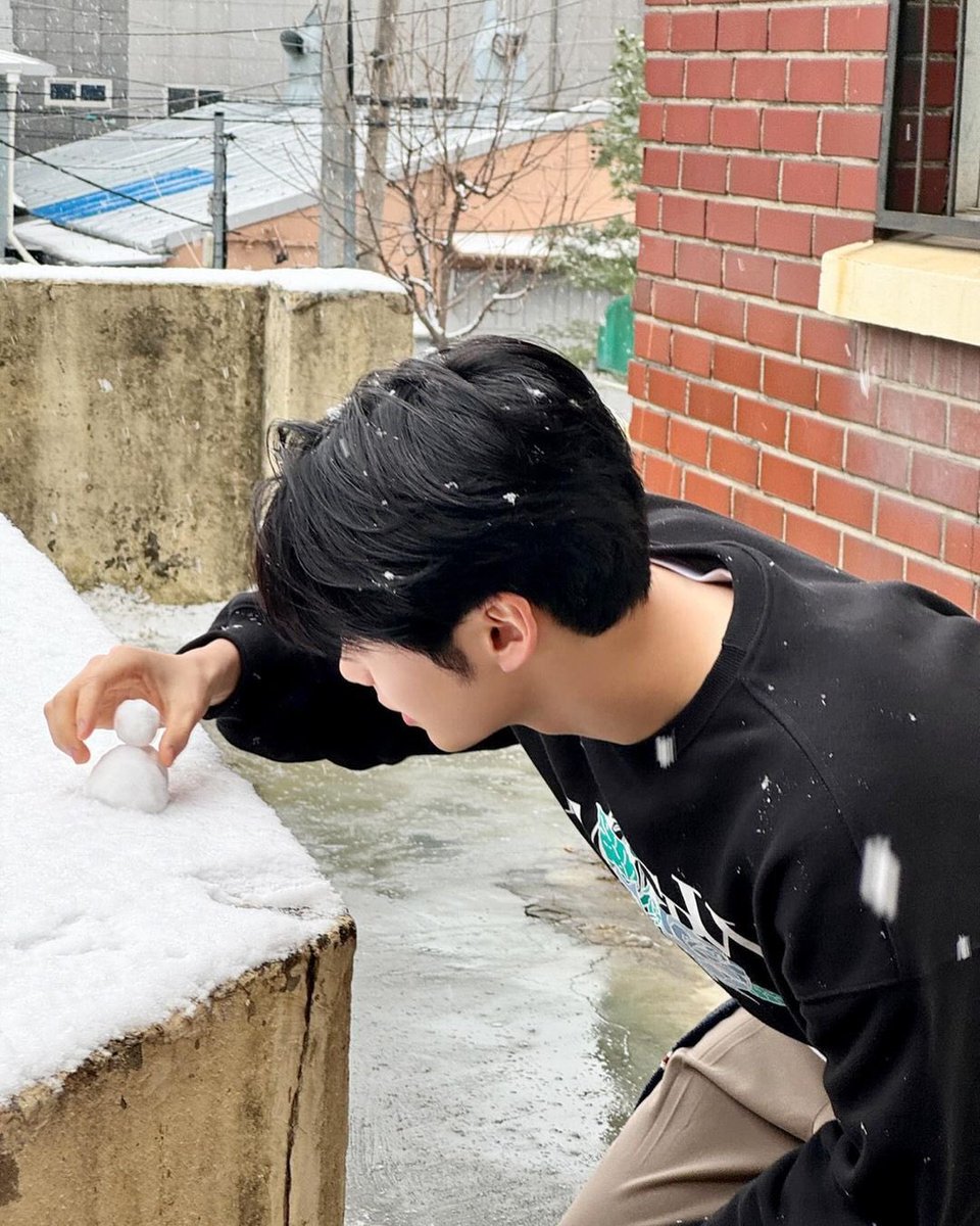 lxesangwon's tweet photo. The stage and attention belong to Ori. I even asked Ori to pose, and he understood the assignment right away. What a show-off, he did such a great job, didn’t he? https://t.co/YnqfFKaYrD