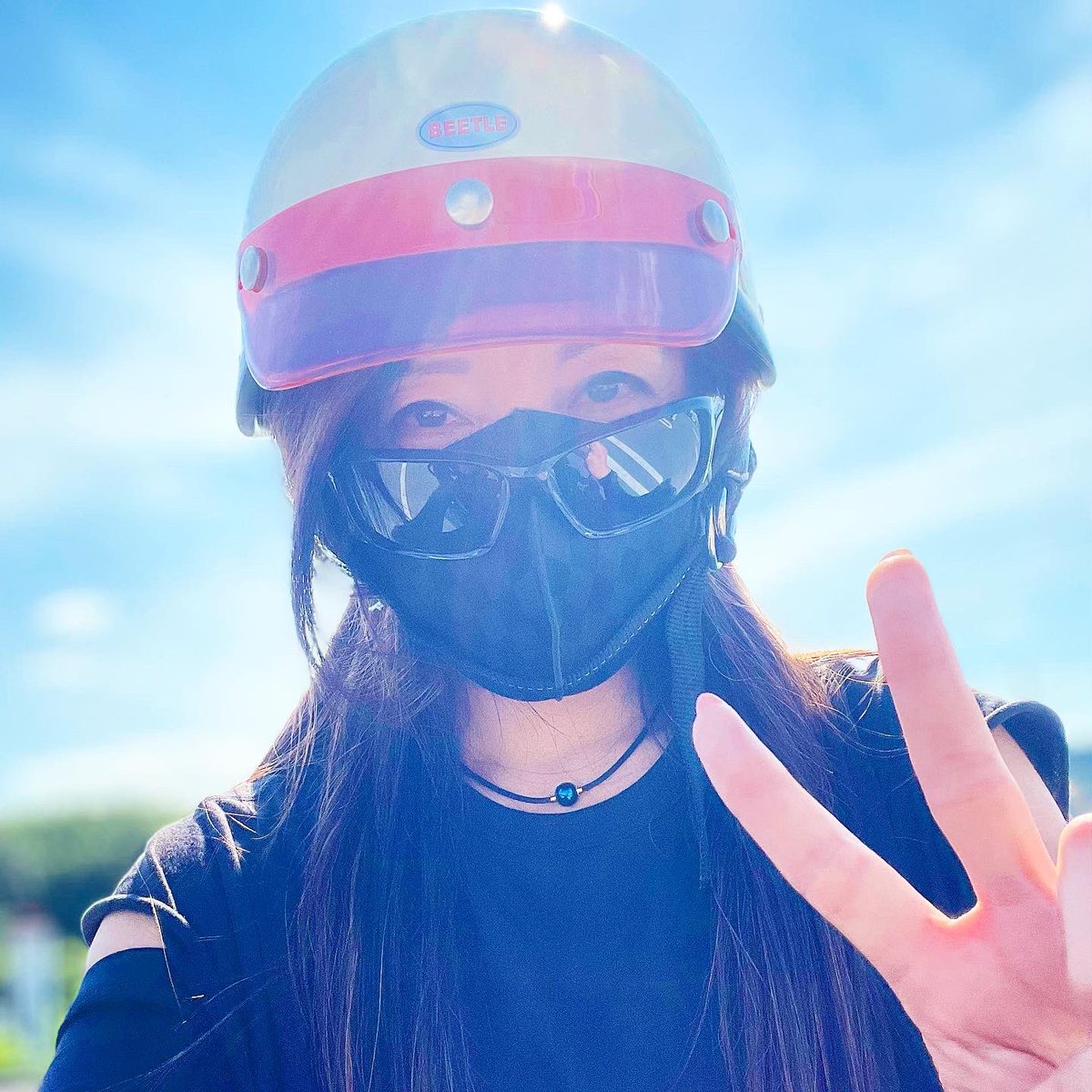 30_dv's tweet photo. おはようございます☀️
強風が恐怖です🌀🌀🙄🤣
お気に入りのヘルメット♡
1 #BellBullitt
2 #SIMPSONM30
3 #OCEANBEETLEショーティー4
高速を使う時はフルフェイスが活躍✨️
半ヘルは夏に使う事が多いかな😊
 個人的にbellが好き♡似合うかは知らんけど🤣
#ハーレー
#ハーレーダビッドソン https://t.co/m4SEzqM2tI