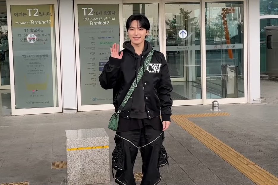 wonubliss's tweet photo. have a safe flight, dino 🖤✈️ https://t.co/Es2cGEteUC