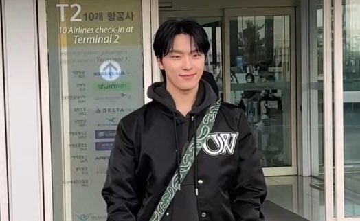 wonubliss's tweet photo. have a safe flight, dino 🖤✈️ https://t.co/Es2cGEteUC