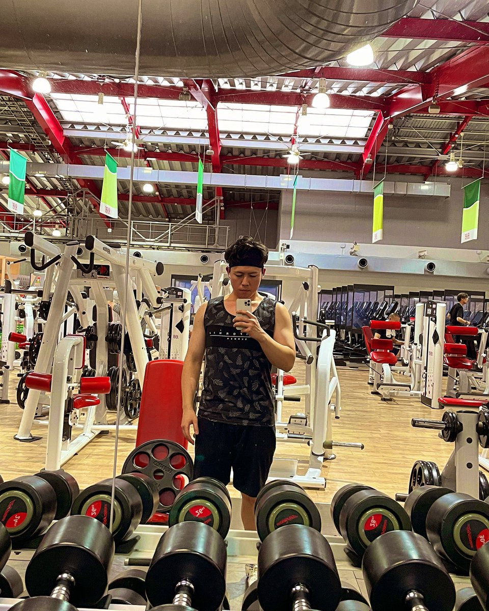 taka_bodyMake's tweet photo. ナイストレでした🔥🔥

日に日に身体が変わっていくのは楽しい🫰🏻🔥

#筋トレ垢さんと繋がりたい https://t.co/F2mK2rK2xI
