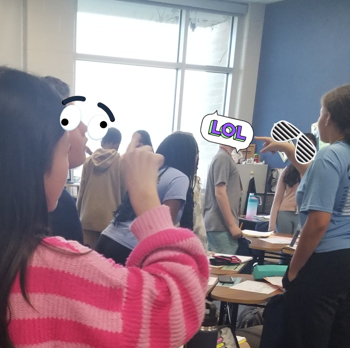 Lunes/MOONday - ¡moody and lunáticos!  Time to #airwrite to give Ss a #brainbreak Is it Spring Break yet? 🥴 Somos #KatyISDLOTE  #AlwaysBeAViking <a href="/cecilialaraLOTE/">Cecilia Lara</a> <a href="/EjBrodt/">Elisabeth Brodt</a>