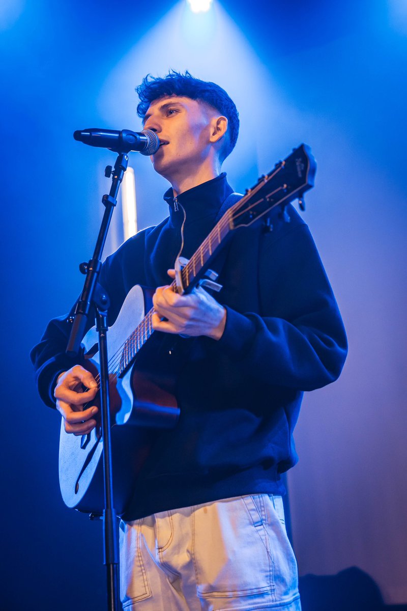 VictorienBrx's tweet photo. Juste MERCI ! Une scène, vous et ma guitare, il m’en fallait pas plus ✨ https://t.co/lwkaSVOQPM