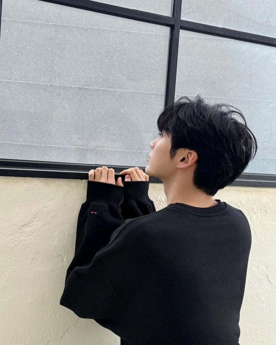 lxesangwon's tweet photo. Behind closed doors, unseen workings were happening. https://t.co/xIByd3QdFK