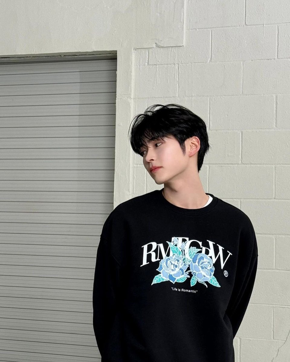 lxesangwon's tweet photo. Behind closed doors, unseen workings were happening. https://t.co/xIByd3QdFK