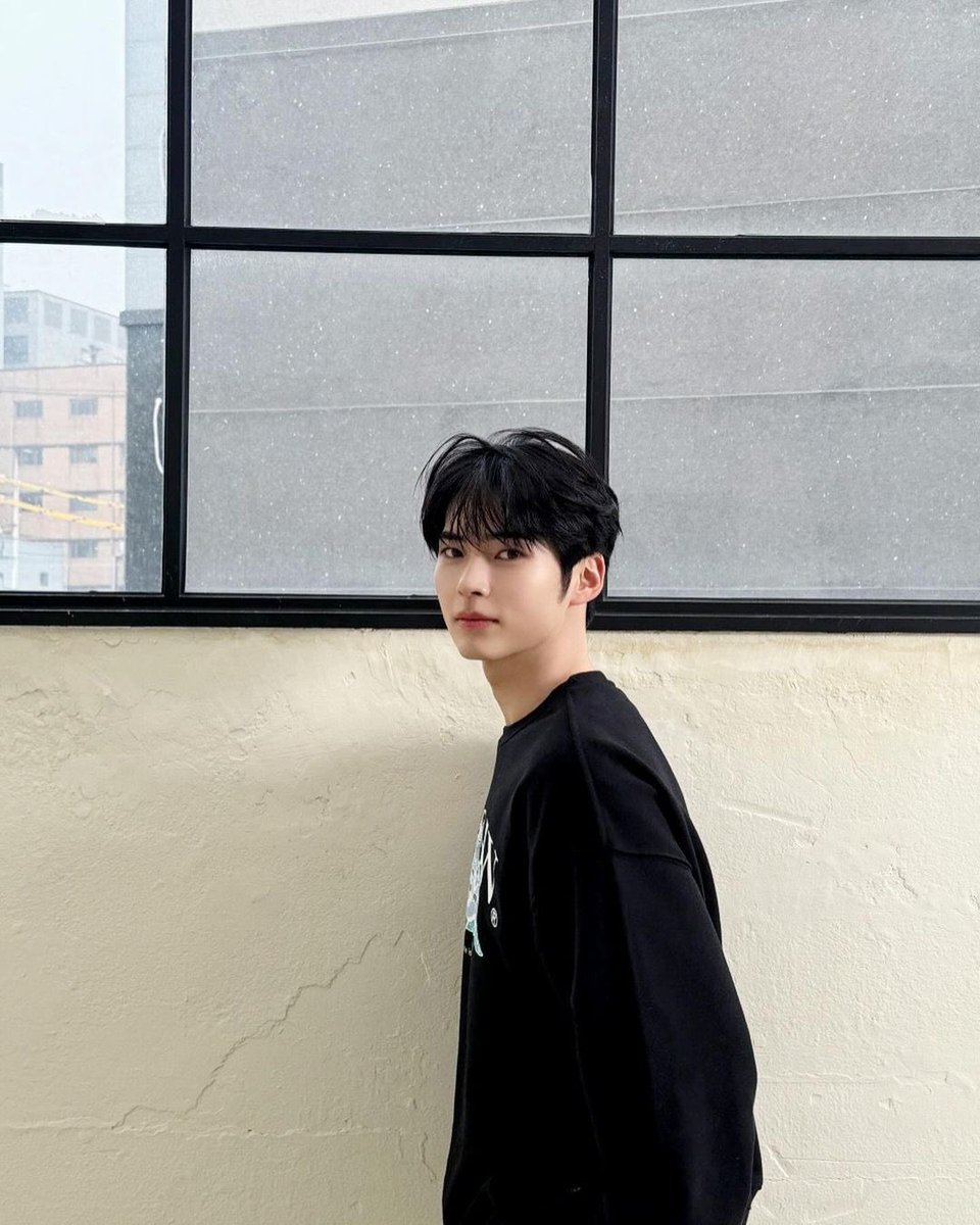 lxesangwon's tweet photo. Behind closed doors, unseen workings were happening. https://t.co/xIByd3QdFK