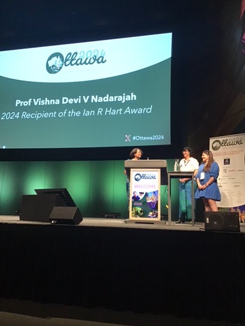 Plenty of sessions happening on day 2 of #Ottawa2024. Fantastic start to day 2 with the Ian Hart Award presented to Prof Vishna Devi V Nadarajah. Well deserved! #meded #assessment @AMEE_community