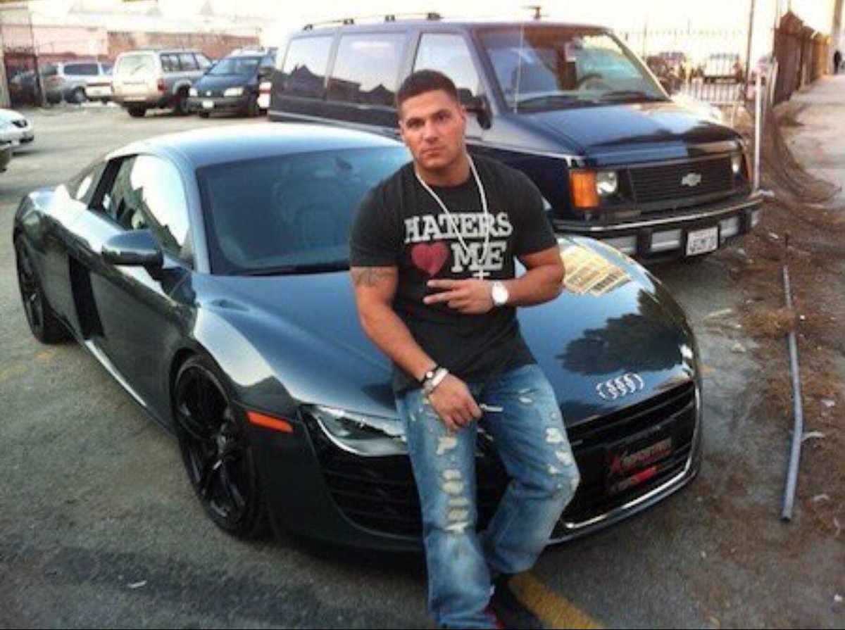 tyalana03's tweet photo. me taking pics w his car to show the hoes he’s mine https://t.co/Ou8NdSK1c2