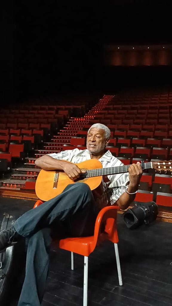 César Liendo nos ofrece un concierto inolvidable: 70 Lunas y un sol cantando. El evento tendrá lugar en el <a href="/teatrooperamcy/">Teatro de la Ópera de Maracay</a>  el día viernes 1 de marzo a las 5 PM. En esta ocasión, el Maestro Liendo estará acompañado por un selecto grupo de músicos y artistas .