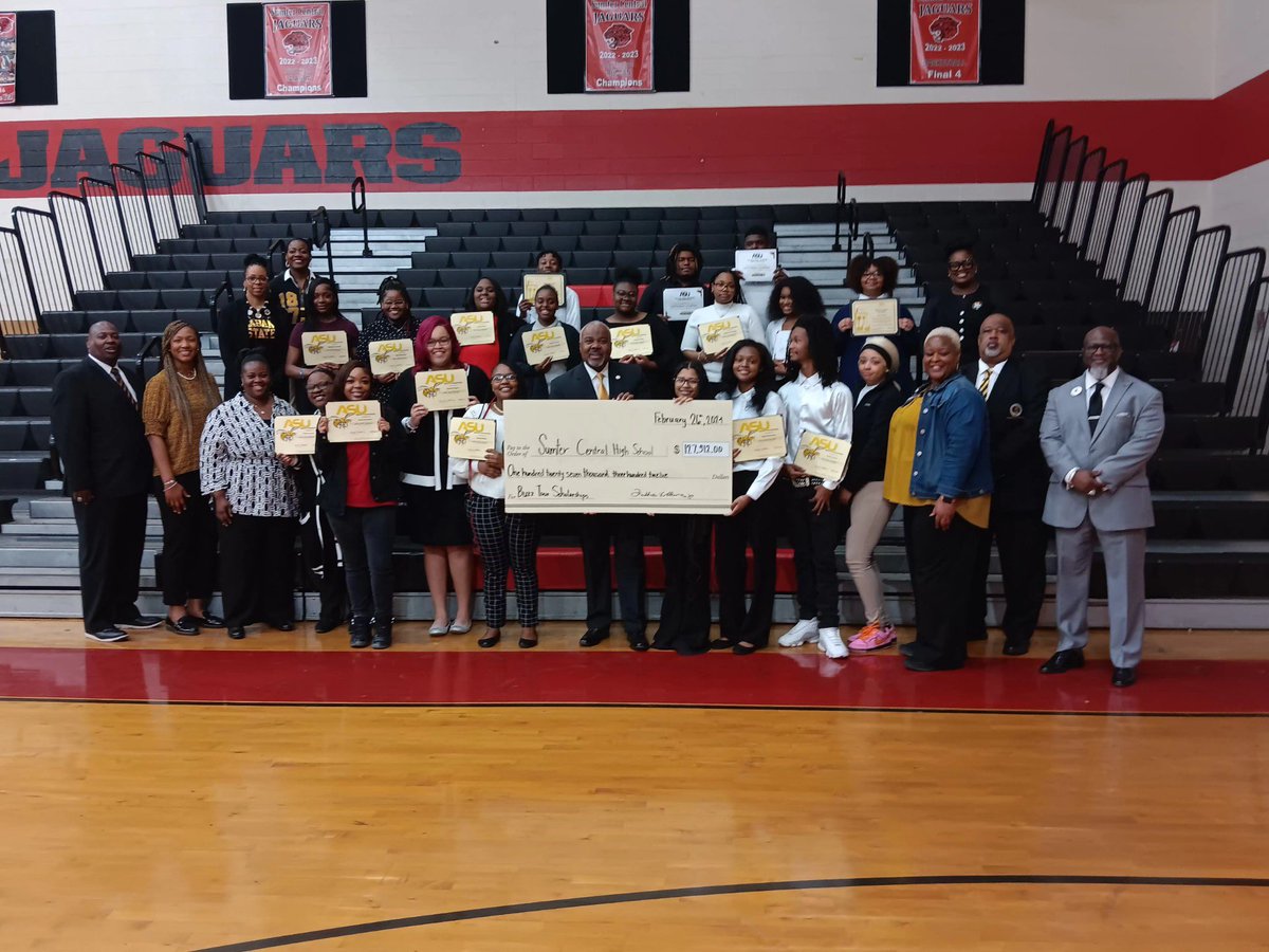 LytriceMurray's tweet photo. Great things are happening at Sumter Central High School.  Congratulations to our scholarship recipients.  A big  thank you to ASU for being a part of our village in ensuring our students have the opportunities to go on and do great things.  @SumterCentral  @alabamastateu https://t.co/QAQRQawmaC