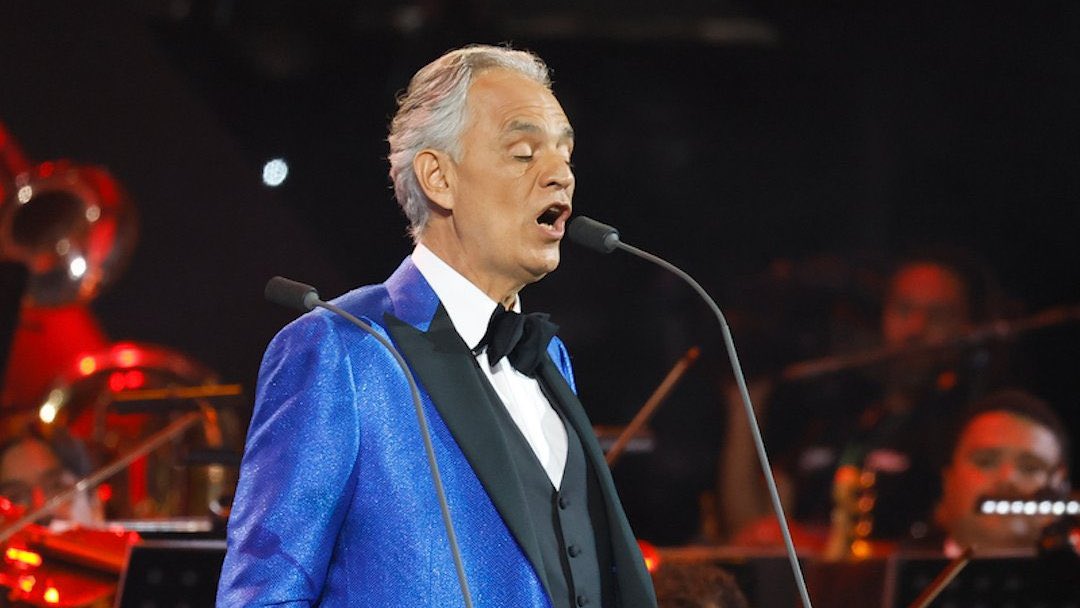 renenaranjo's tweet photo. Haciendo historia Andrea Bocelli en el Festival de Viña! https://t.co/hMQ21ET5fX
