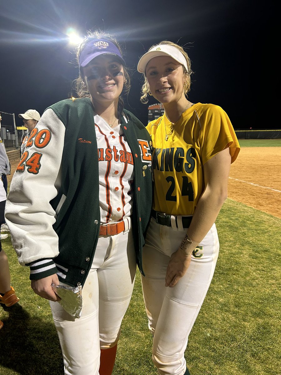 TatumMartin02's tweet photo. It’s always great getting to see an old teammate!@RachelPressle18 @BanditsNc https://t.co/l7yt3LgVTm