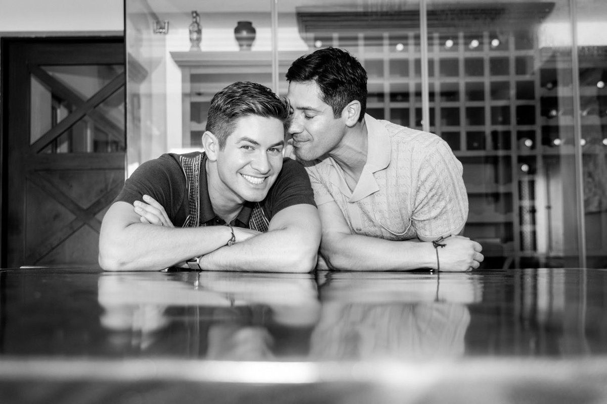 MichaelLomio's tweet photo. Guys! We got married! 🎊💍🎉 https://t.co/EQZEStR4dy