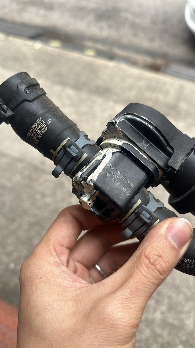 TeamLegendMotor's tweet photo. BENZ A200
-replace thermostat 
-replace cooloant temperature sensor
-replace coolant cut-off valve

#benz #a200 #a250 #cla250 #thermostat #tempsensor https://t.co/MMpLDhKh9i