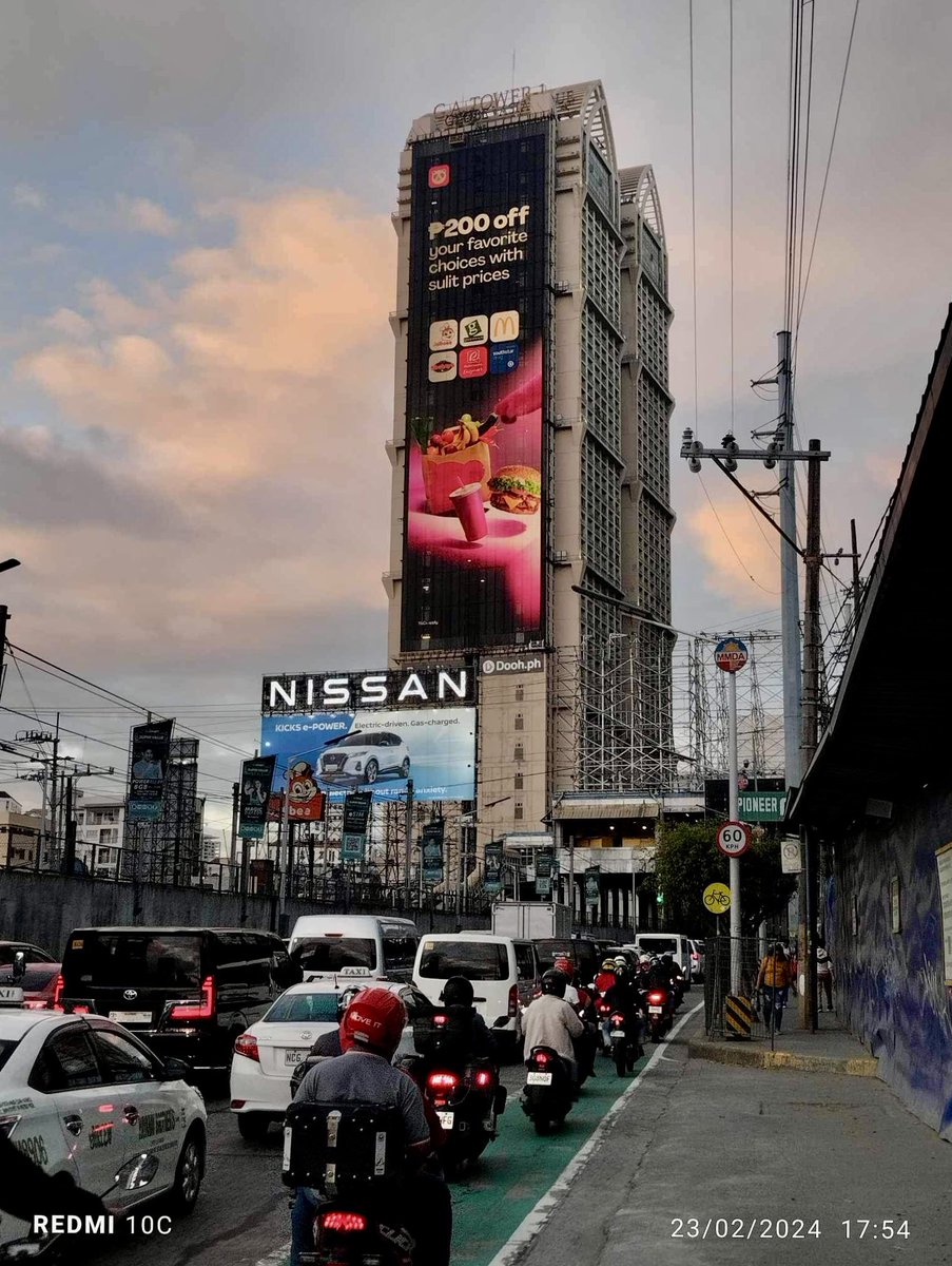 Roses are red. Violets are blue. This ₱200 off panda pick voucher is just for u ( ᵒ ૩ᵕ )♡.Order your favorite choices for less now. foodpanda.ph McDonald's McDonald's Philippines (Golden Arches Development Corporation) #oneedsa #traffic #iconic #edsa #dooh.ph