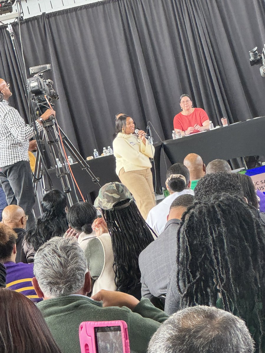 Now_Jenn's tweet photo. It was great to see so many neighbors & friends last weekend @MayorBowser’s first FY25 budget engagement forum. It’s so important as city leaders determine our budget to make your voice, your #DCValues & your priorities known. Plan to attend an upcoming #BudgetForum ? 👇🏾🔗 https://t.co/XMJo6NVibP